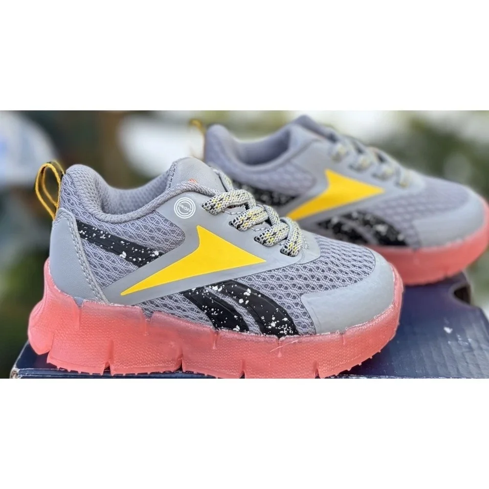 Reebok Zig N Glow Infant Light Up Running Shoes Gray Yellow Pink Size 4.5 NWT